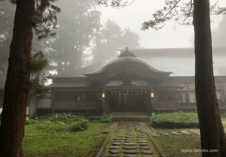Japón. Ruta de peregrinación Dewa Sanzan. Dormir en un templo del Monte Haguro (Hagurosan). Alojamiento. Hagurosan Saikan. Shukubo