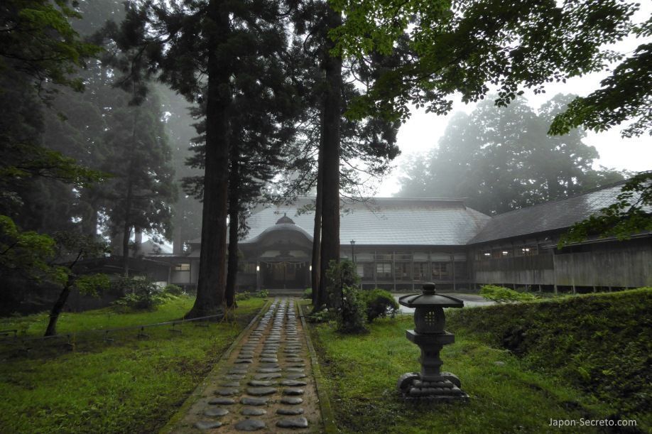 Japón. Ruta de peregrinación Dewa Sanzan. Dormir en un templo del Monte Haguro (Hagurosan). Alojamiento. Hagurosan Saikan. Shukubo