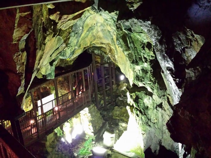 Interior de las minas de plata de Ginzan Onsen
