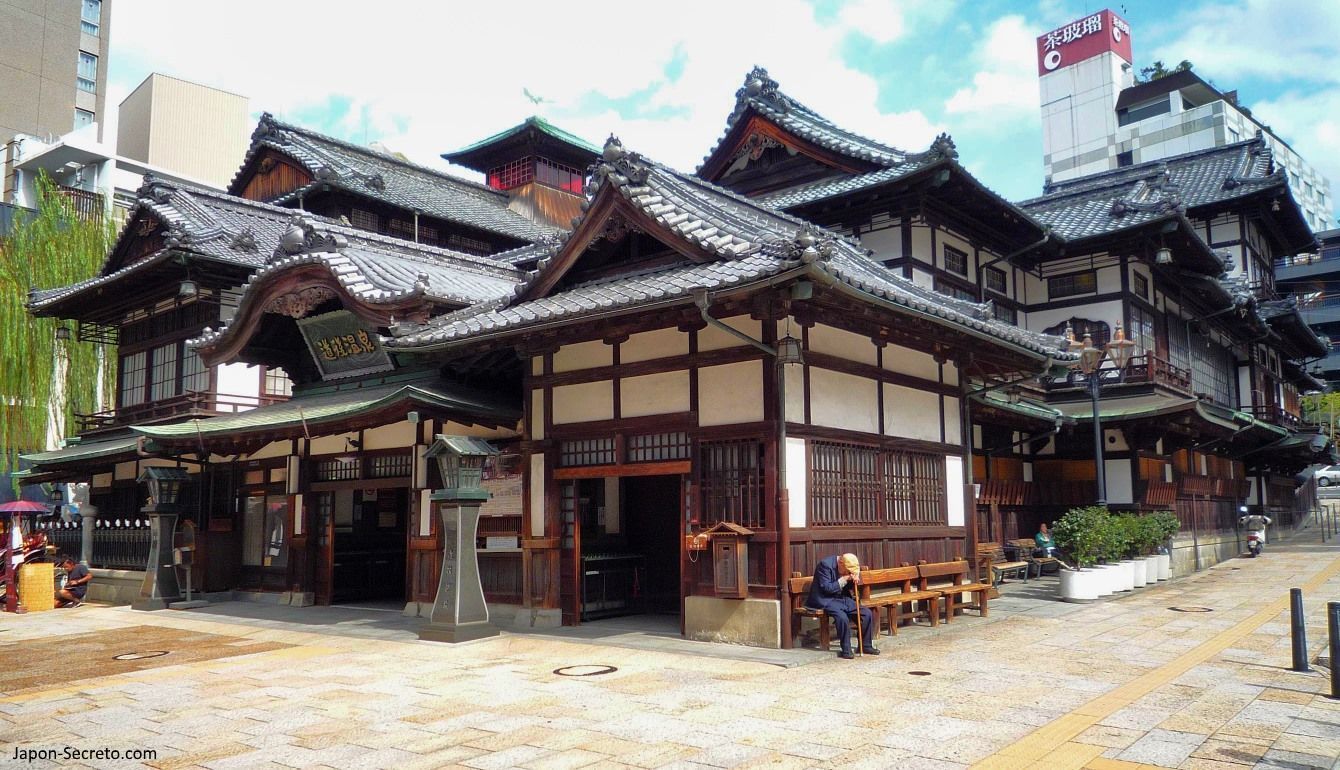 Viajar a Shikoku. Dogo Onsen (Matsuyama, Ehime). Casa de baños Dogo Onsen Honkan.