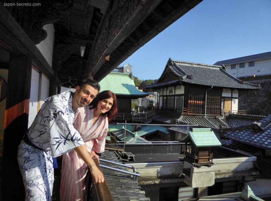 Viajar a Shikoku. Dogo Onsen (Matsuyama, Ehime). Casa de baños Dogo Onsen Honkan. Vistas desde la habitación privada.