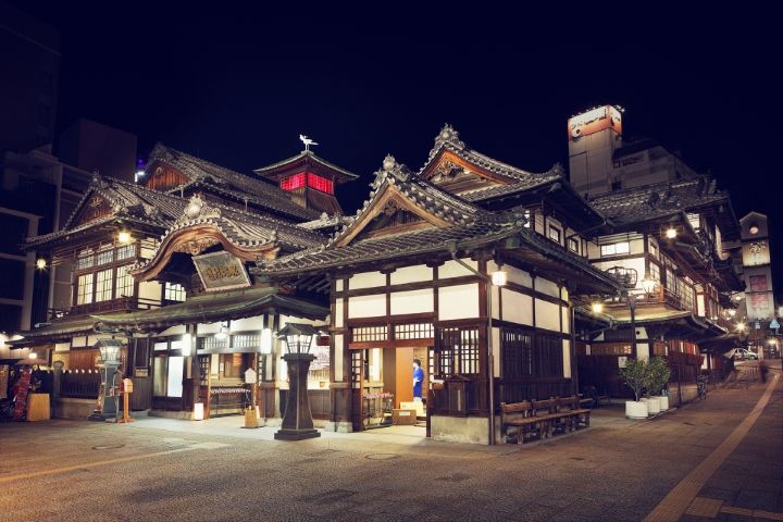Viajar a Shikoku. Dogo Onsen (Matsuyama, Ehime). Casa de baños Dogo Onsen Honkan.