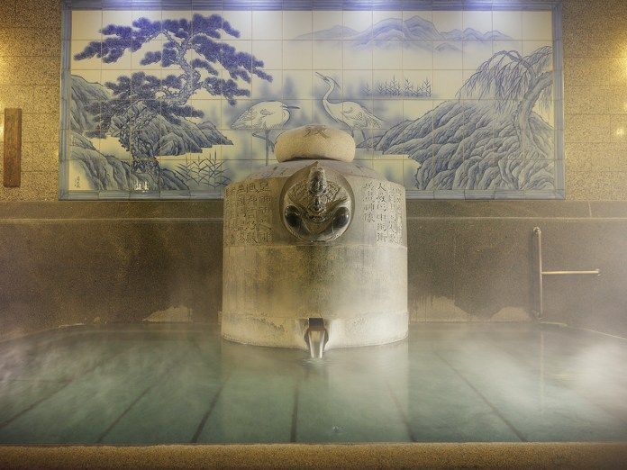 Viajar a Shikoku. Dogo Onsen (Matsuyama, Ehime). Casa de baños Dogo Onsen Honkan. Baño Kami No Yu