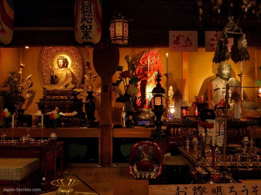 Viajar al Monte Koya o Koyasan: altar de budismo Shingon