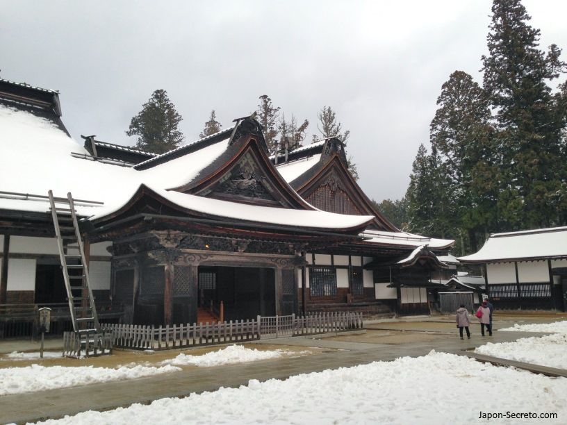 Viaje al Monte Koya o Koyasan: templo Kongobuji. Nieve en invierno