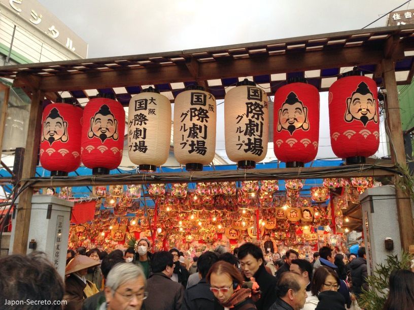 Festival Tōka Ebisu Taisai (十日えびす大祭) o “Gran Festival del décimo día de Ebisu” en enero en el santuario Imamiya Ebisu de Ōsaka (今宮戎神社)