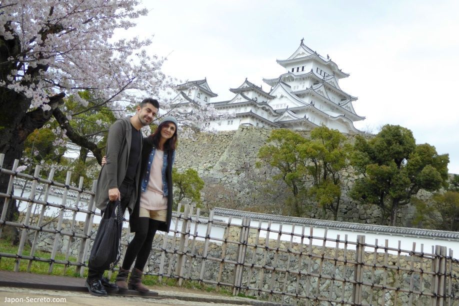 Visitando el castillo de Himeji (姫路城) en la primavera de 2016 con amigos de Osaka.