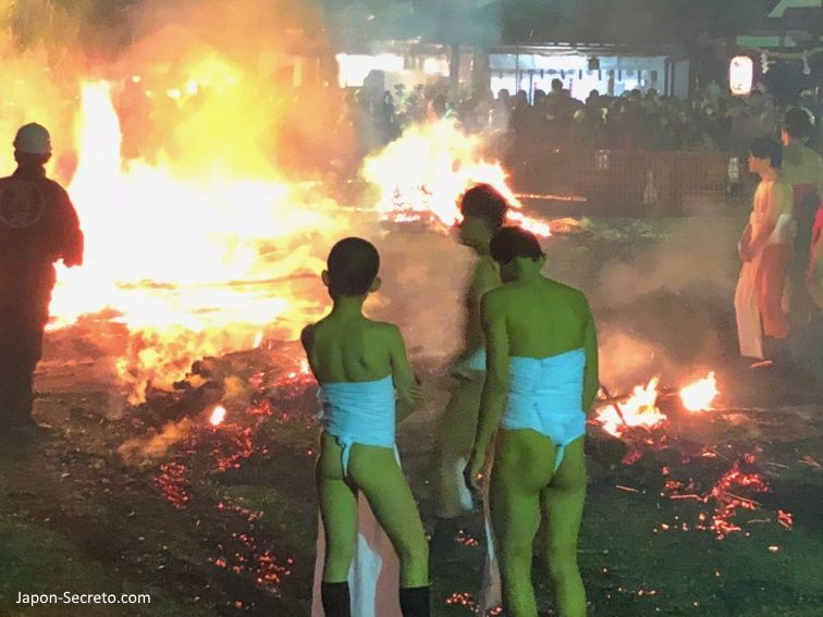Festivales de Japón: Katsube No Hi Matsuri (勝部の火祭り) o Festival del Fuego de Katsube (Moriyama, prefectura de Shiga)