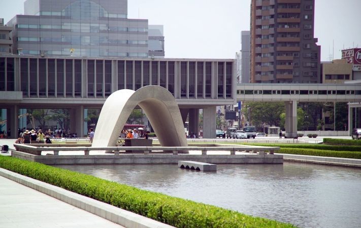 Dormir en Hiroshima: Parque de la Paz de Hiroshima y cenotafio.