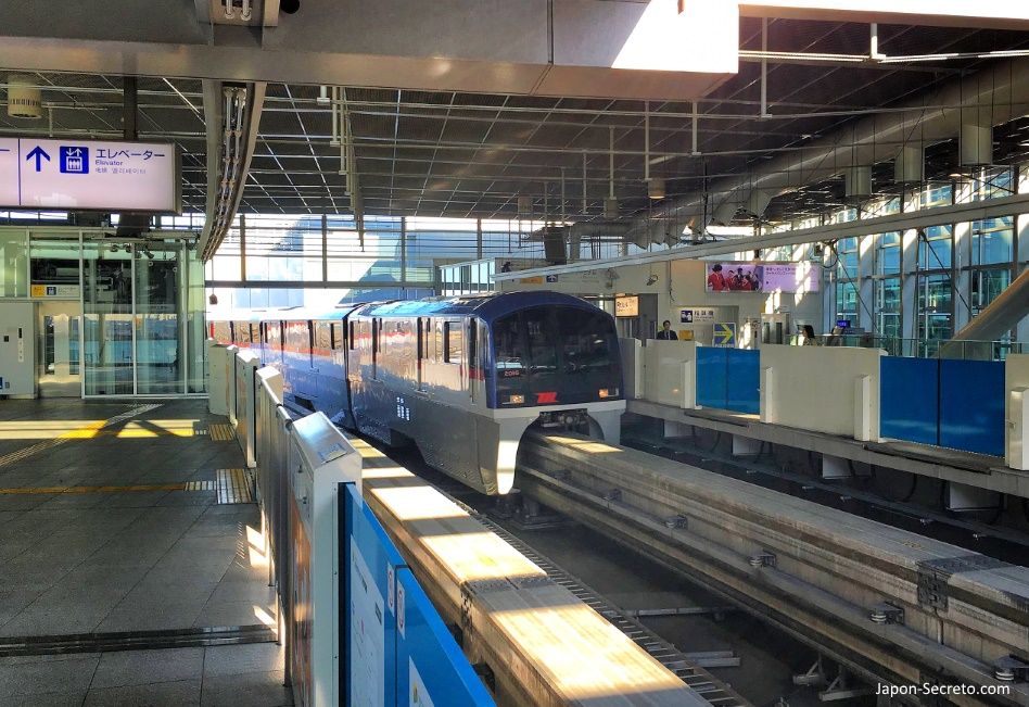 El Tokyo Monorail entre el aeropuerto de Haneda y la estación de Hamamatsuchō, en Tokio, está cubierto por el Hokuriku Arch Pass