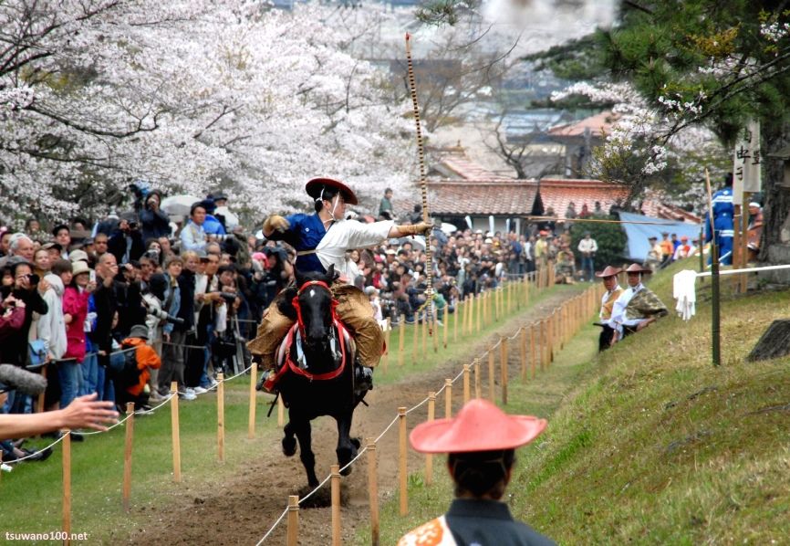 yabusame tiro con arco a caballo kamakura matsuri festival japón