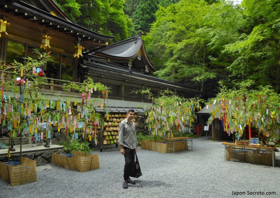 Santuario Kifune. Excursión a Kibune (Kioto) en verano.