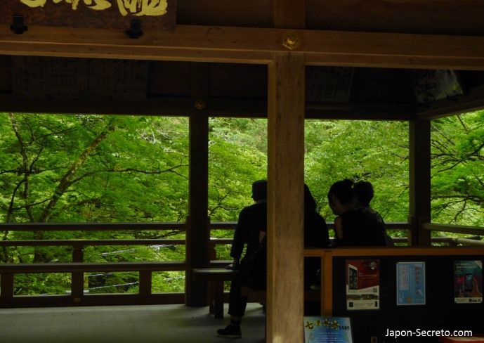 Santuario Kifune. Excursión a Kibune (Kioto) en verano.