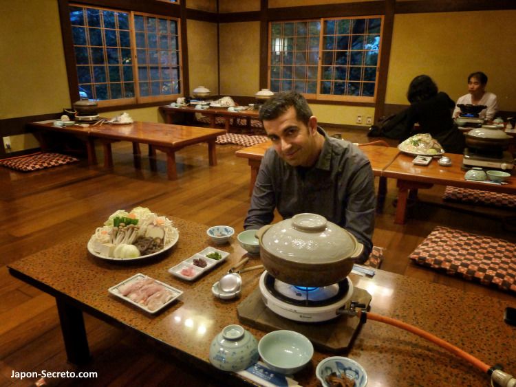 Comiendo oden en un Minshuku de Kioto