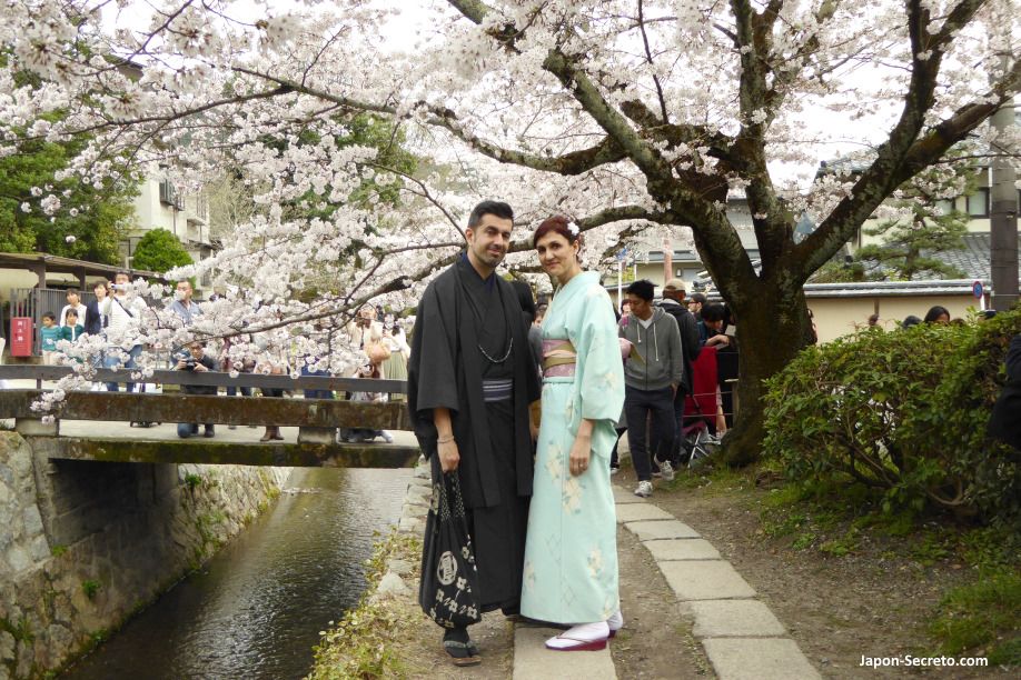 Cerezos en flor y kimonos. Paseo de la Filosofía (Testugaku No Michi), Kioto