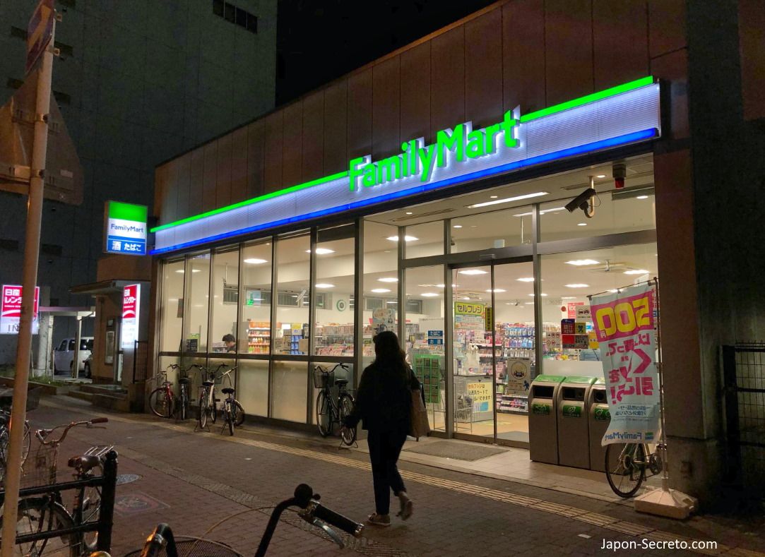 Konbini Family Mart en Shin-Osaka