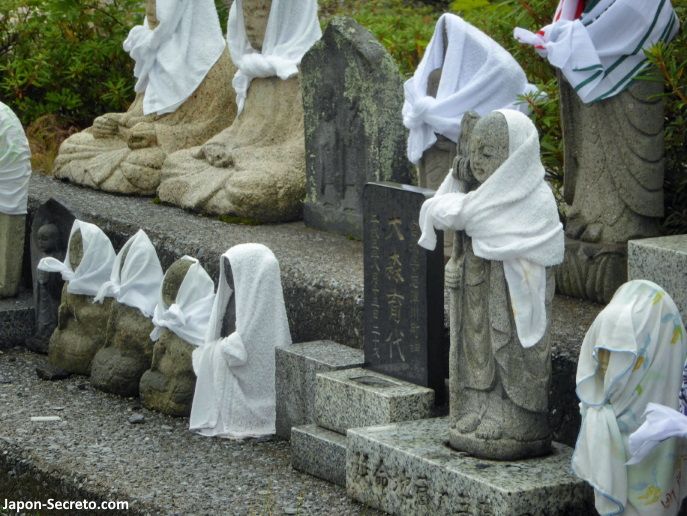 Estatuas de Jizo en Osorezan: la tierra de los muertos (Aomori, Tohoku)