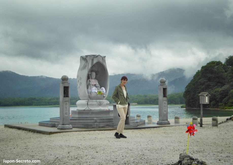 Lago Usori en Osorezan: la tierra de los muertos (Aomori, Tohoku)