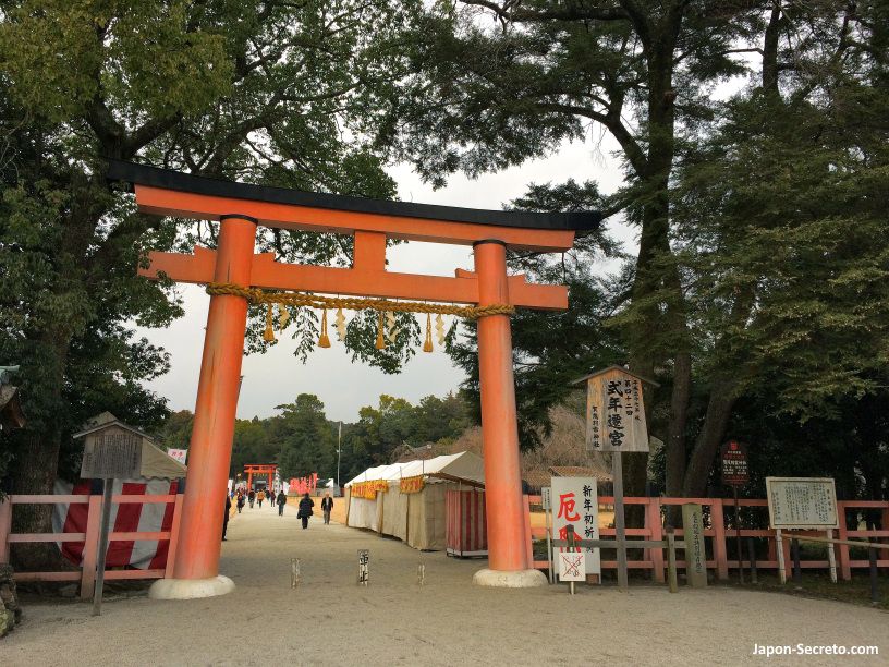 Torii de entrada al santuario Kamigamo Jinja (Kioto)