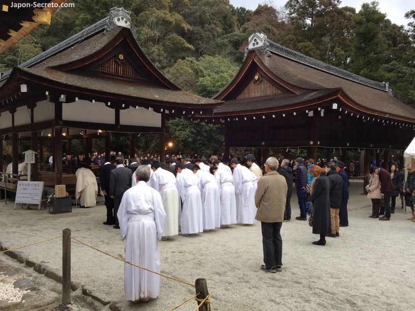 Ceremonia de Fin de Año (Omisoka) en el santuario Kamigamo Jinja (Kioto)