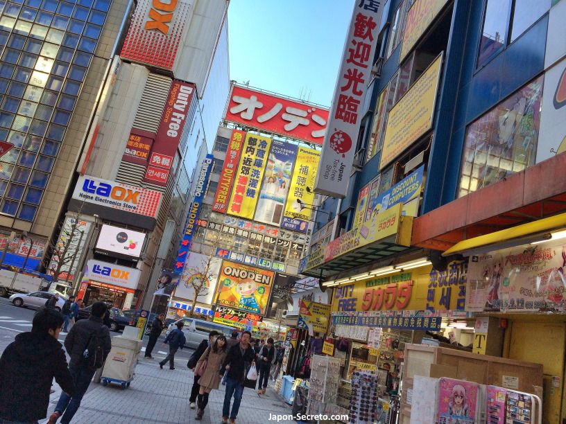 Viajar por Japón con guía en español: Akihabara (Tokio), el paraíso del manga y el anime