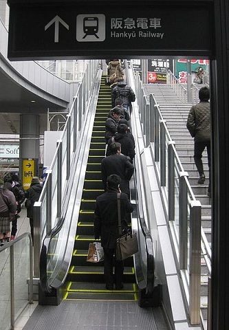 Escalera mecánica en Osaka
