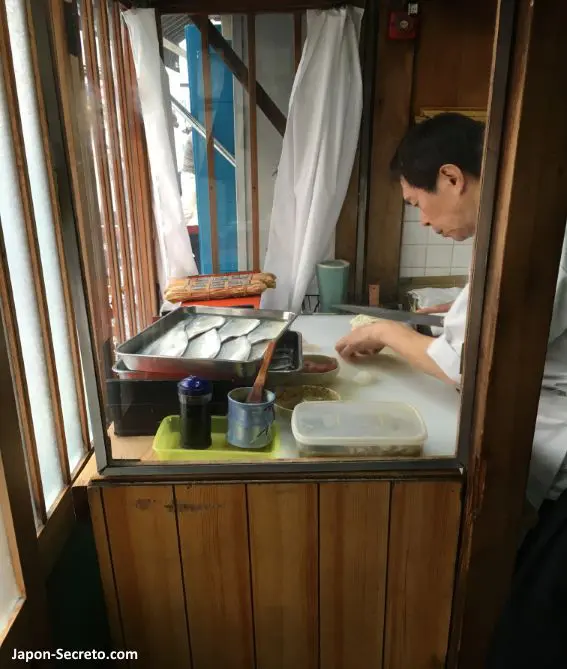 Pequeño restaurante familiar de sushi en Kioto