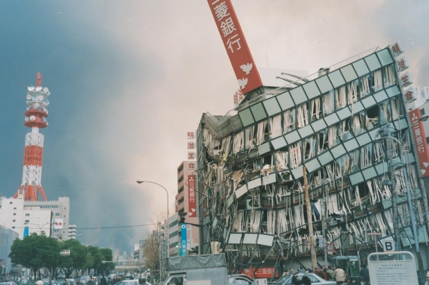 El Gran Terremoto de Kōbe (17 de enero de 1995), conocido en Japón como el Gran Terremoto de Hanshin Awaji (阪神・淡路大震災,)