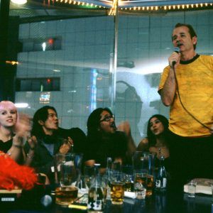 Escena del karaoke en la película "Lost In Translation". Bill Murray y Scarlett Johansson