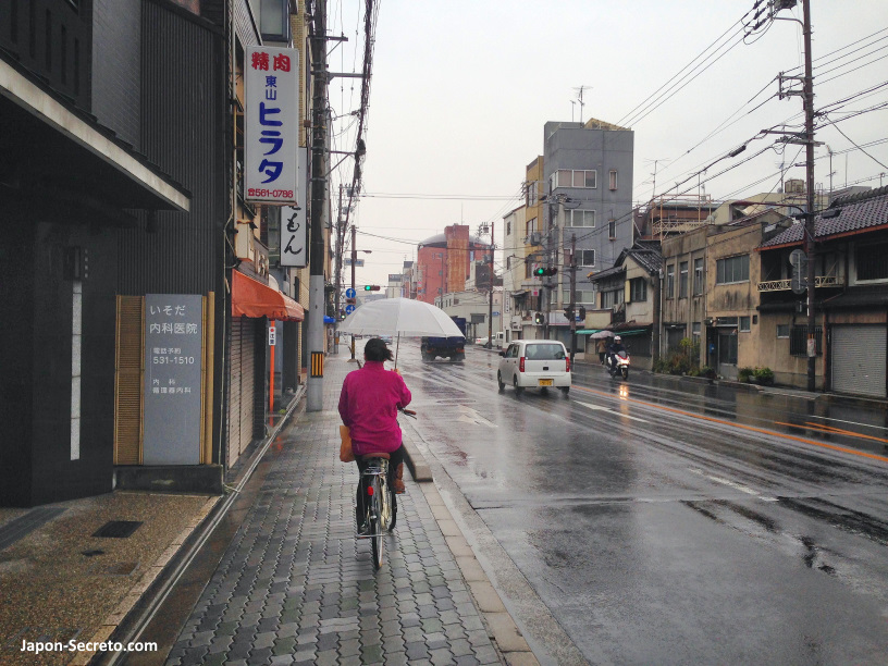 Día de lluvia en el distrito de Higashiyama (Kioto)