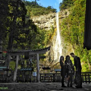 Cascada sagrada Nachi No Taki en el Santuario Kumano Nachi Taisha. Camino de Kumano (Wakayama, Japón)