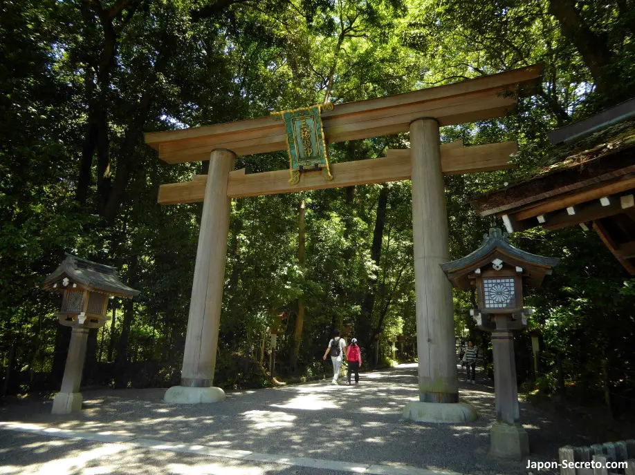Santuario Omiwa jinja de Sakurai (Nara). Ni No Torii