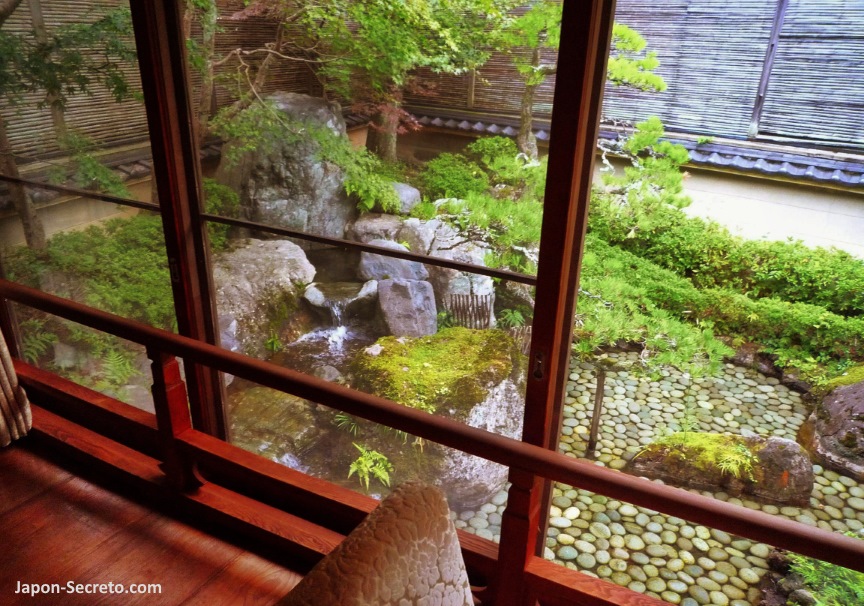 Vistas del jardín de la habitación. Ryokan Nishimuraya Honkan. Kinosaki Onsen