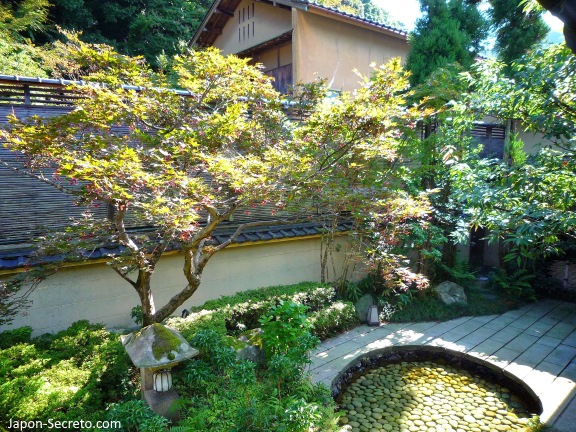 Jardín de la habitación del ryokan Nishimuraya Honkan de Kinosaki Onsen