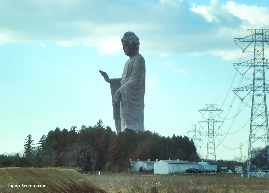 Buda gigante de Ushiku (Ushiku Daibutsu, 牛久大仏)