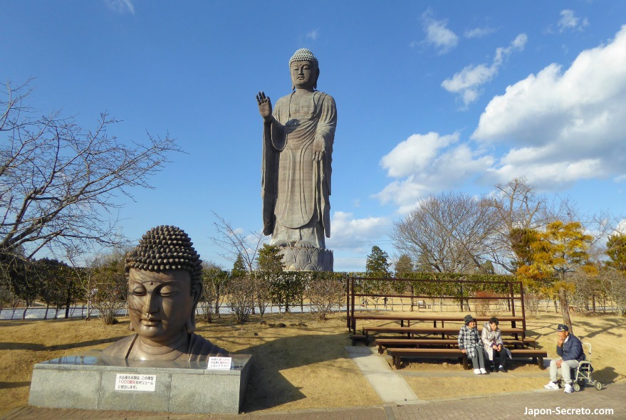 Buda gigante de Ushiku (Ushiku Daibutsu, 牛久大仏), cerca de Tokio