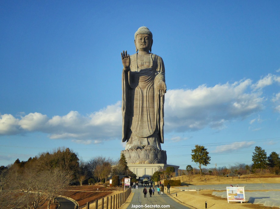 Ushiku Daibutsu, en Ibaraki. El Buda más grande de Japón