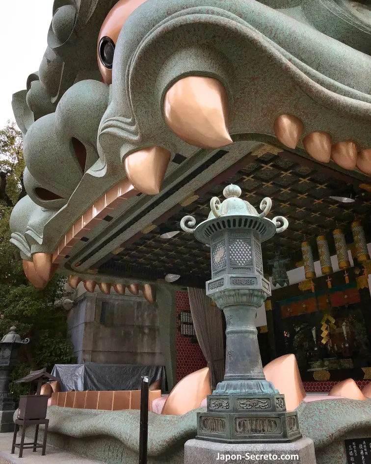 Lugares ocultos de Japón: el santuario Namba Yasaka de Osaka