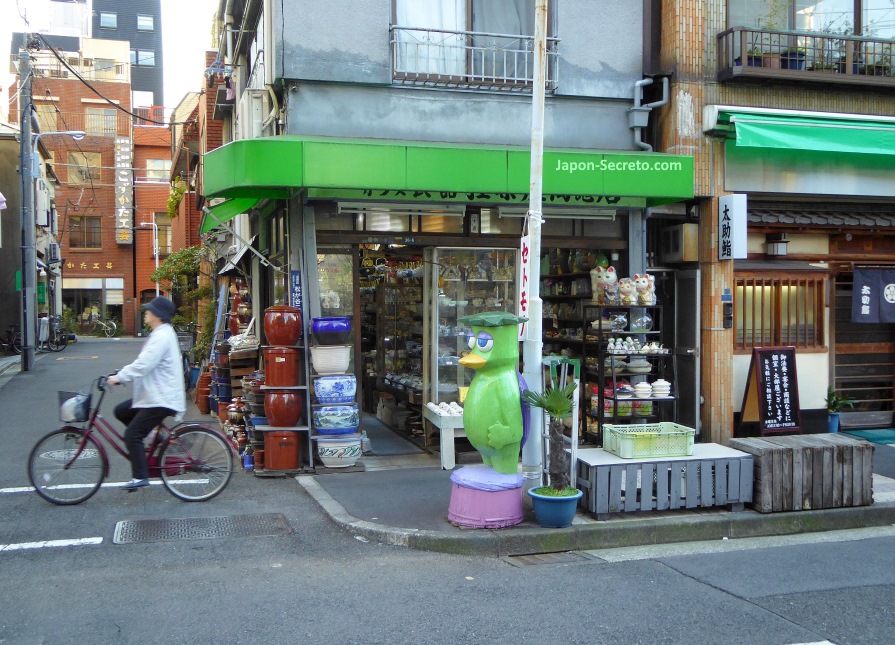 Figura de un kappa en la calle Kappabashi (Asakusa, Tokio)