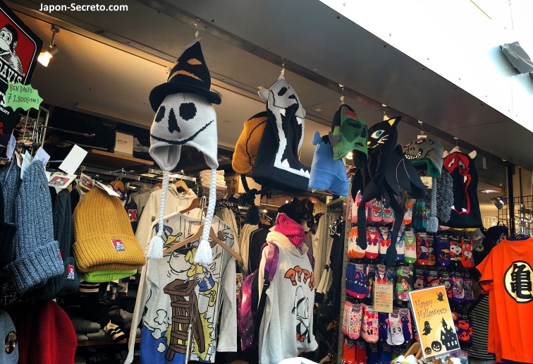 Accesorios, disfraces y ropa para Halloween. Calle Takeshita (Shibuya, Tokio)