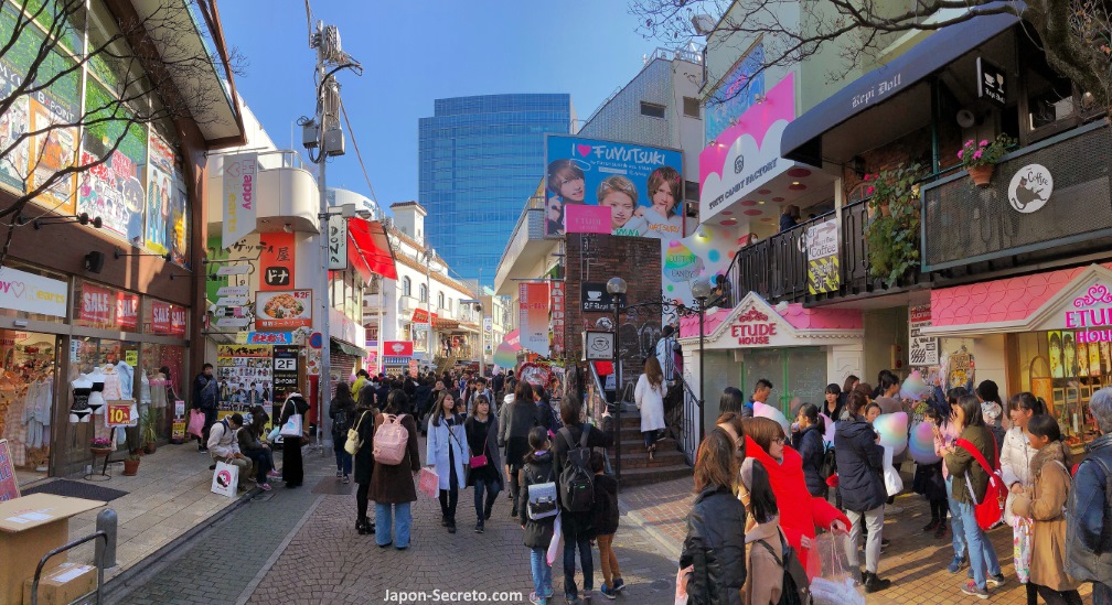 Tiendas kawaii en la calle Takeshita del distrito de Harajuku (Shibuya, Tokio)
