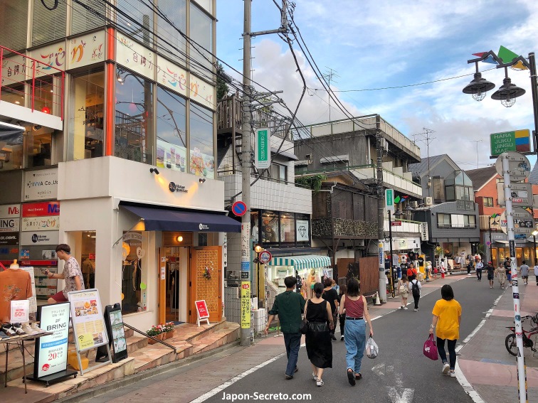 De tiendas por Urahara, los callejones de atrás de Harajuku (Shibuya, Tokio)