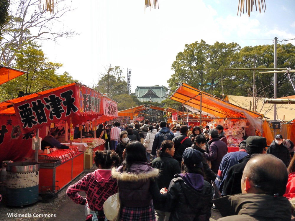 Puestos de comida (yatai) durante el festival Bishamonten Taisai (毘沙門天大祭)