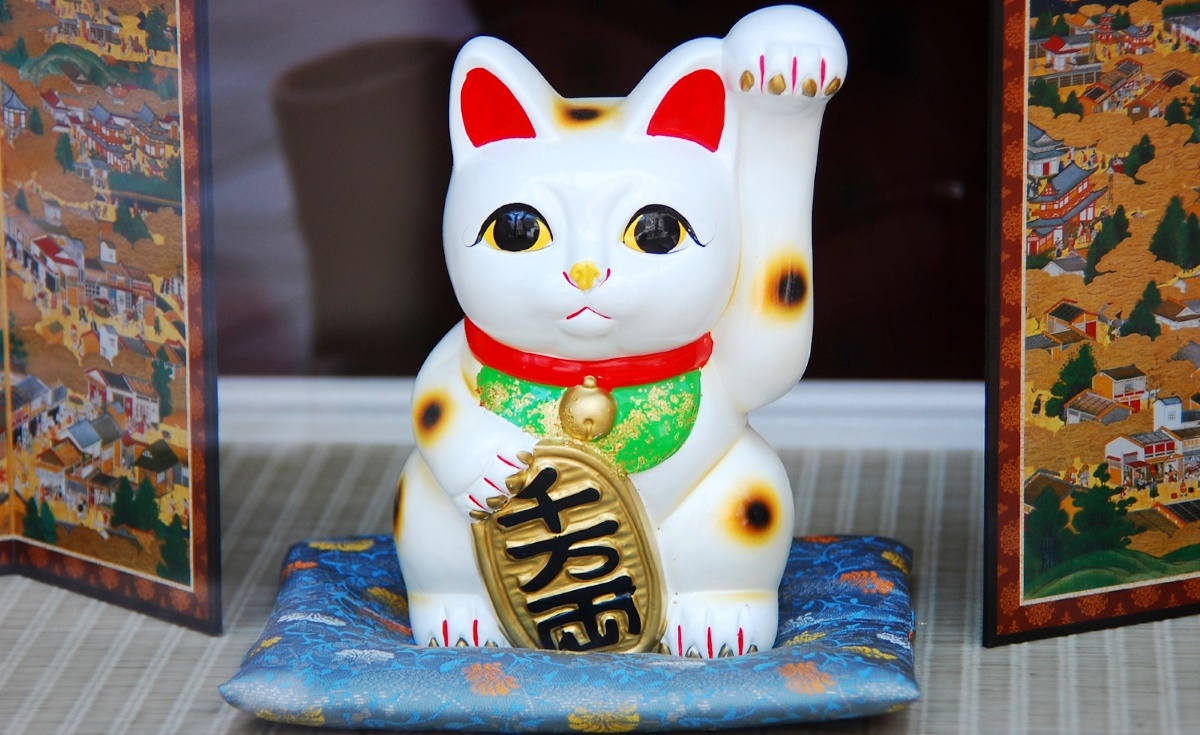 Maneki el gato japonés de la suerte 🐱 Japón Secreto ⛩️