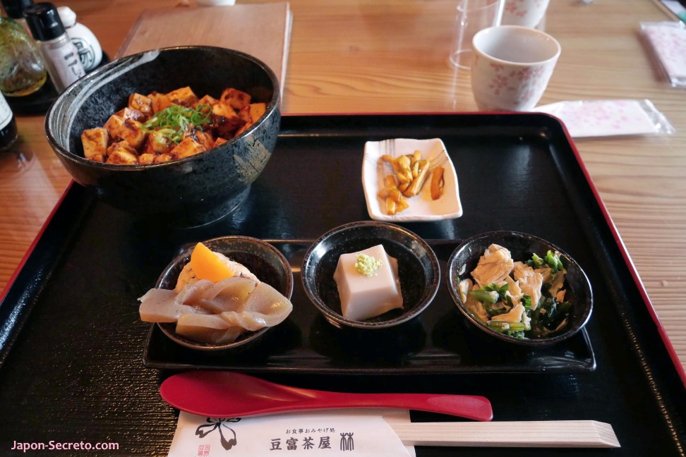 Comida en el restaurante Tofu Chaya Hayashi de Yoshino (Nara)