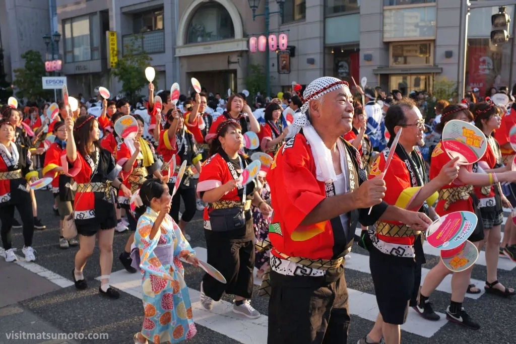 Matsumoto Bon Bon (松本ぼんぼん), festival de verano. Agosto. Matsumoto (Nagano)