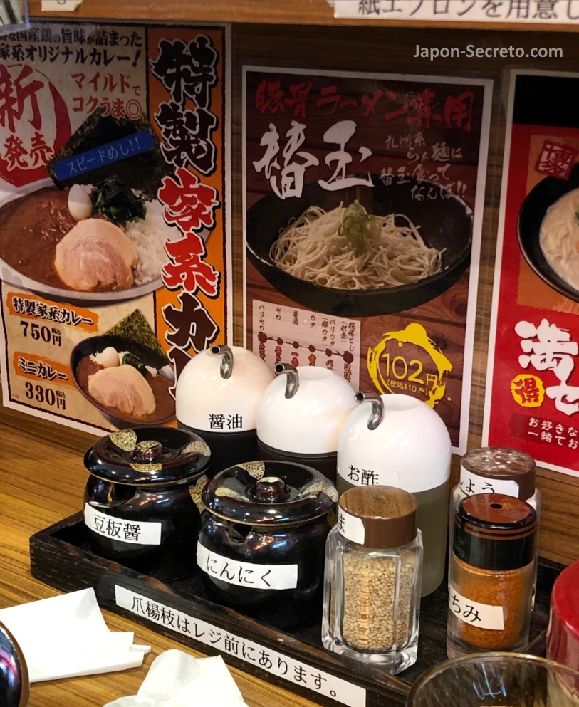 Alergias alimentarias en Japón: ingredientes para añadir a los fideos (sésamo, ajo, vinagre, especias shichimi togarashi, etc)