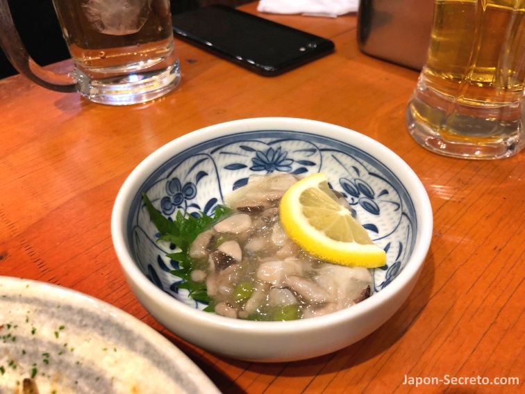 Tako Wasa, pulpo crudo con wasabi. Una delicia típica de las izakaya en Japón