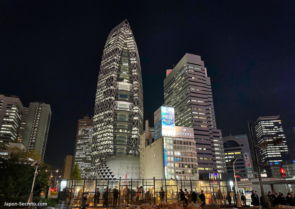 Shinjuku: Mode Gakuen Cocoon Tower (モード学園コクーンタワー