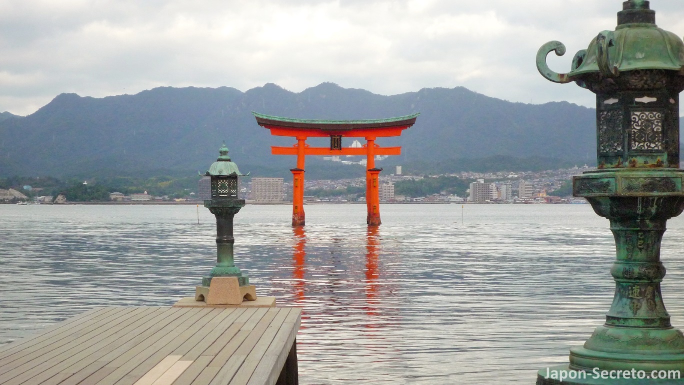 Viajando a la isla de Miyajima (en la bahía de Hiroshima)